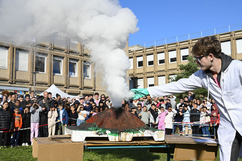 Exprience scientifique visuelle au village des sciences de l'IUT